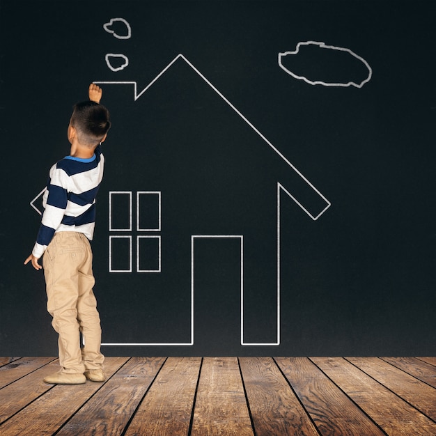 Photo child drawing a house on the wall