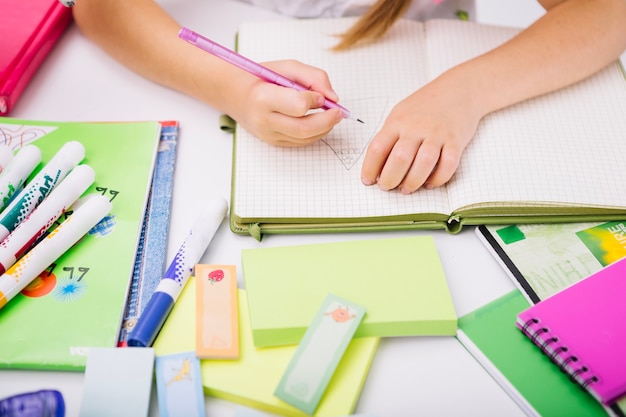 Photo child drawing in notebook