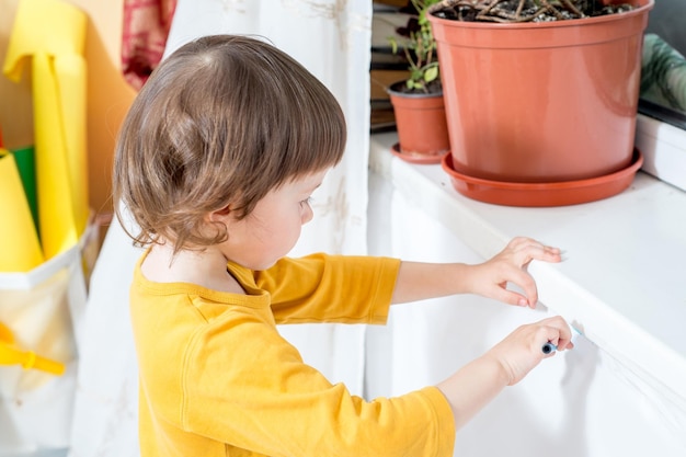 Child draws on the wall at home