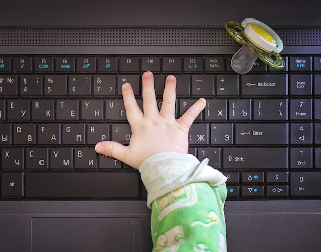 Photo child hand and computer