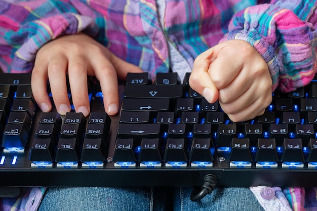 child holding a keyboard on your lap and beat it with his fist