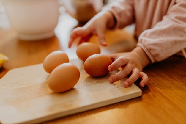 Photo child picking eggs