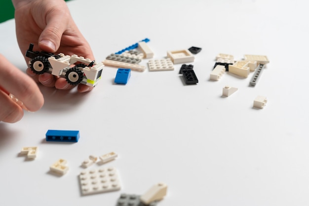 Photo a child playing with toy constructor pieces education and learning