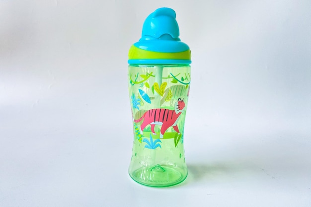 Photo child's drink bottle on a white background