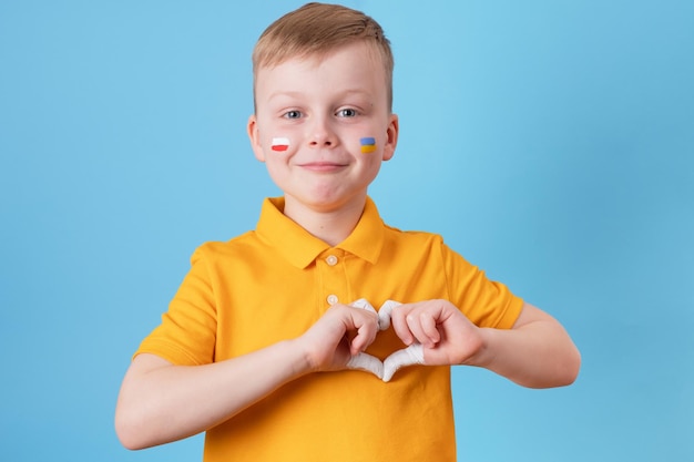 The child showing his heart as a sign of Poland's support for the Ukrainian people