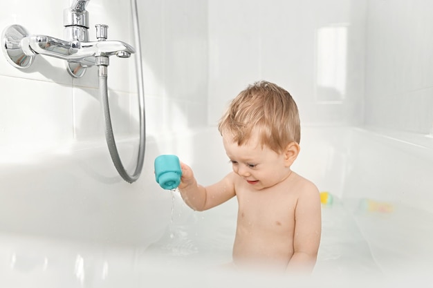 Photo child taking the tub bath time is fun high quality photo