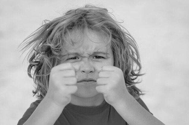 Photo child temper with angry expression angry hateful little anger boy child furious angry rage kids face