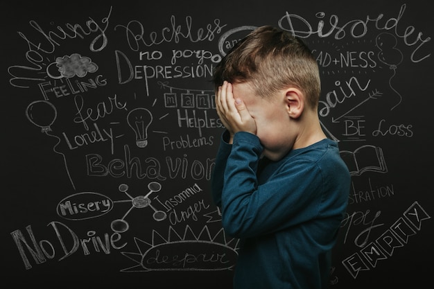 Un bambino la cui depressione