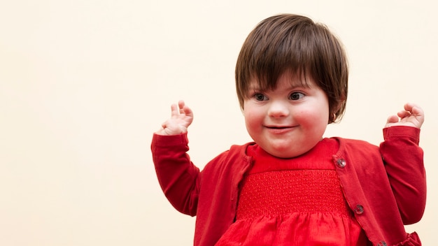 Photo child with down syndrome being happy