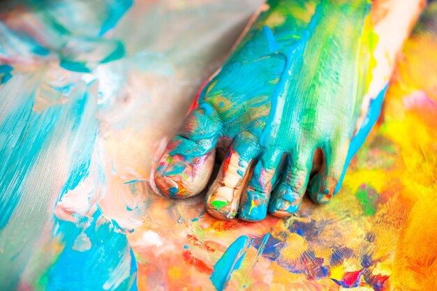 Photo child with feet painted having fun with art and creativity