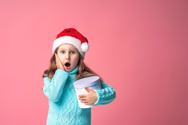 Photo child with a gift box