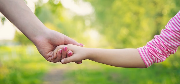 A child with his mother goes by the hand