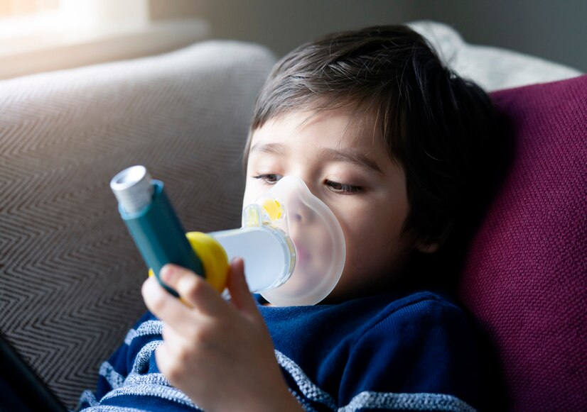 Premium Photo | Child with inhaler mask