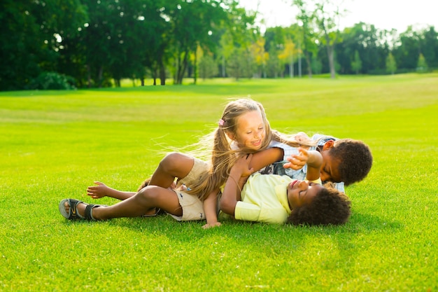 Photo children are playing.