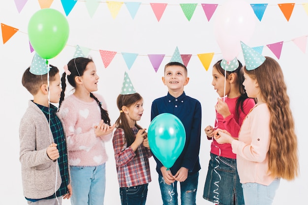 Photo children celebrating a birthday