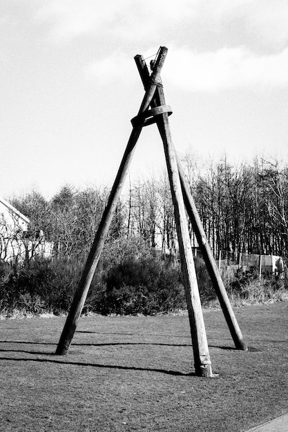 Foto bambini sul campo contro il cielo