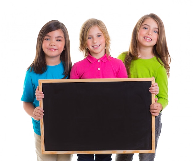 Photo children girls group holding blank blackboard copy space