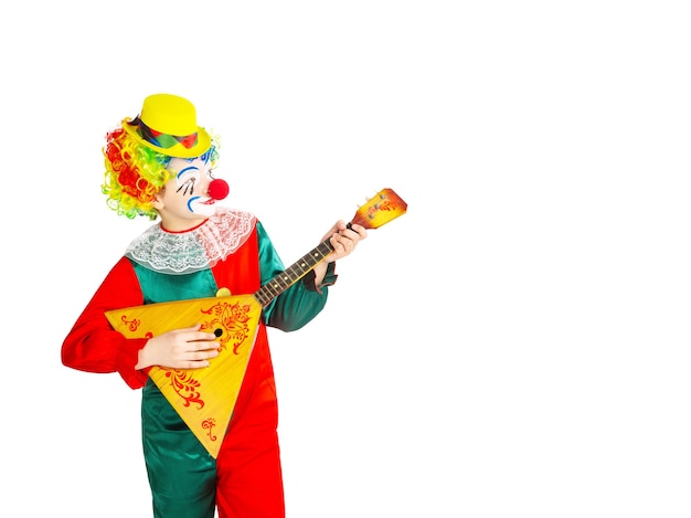 Фото Дети в красочных нарядах клоуна, изолированные на белом фоне