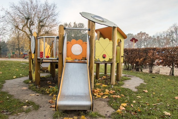 写真 公園の子供の遊び場