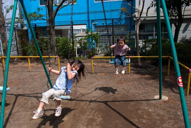 Photo children swinging on swing