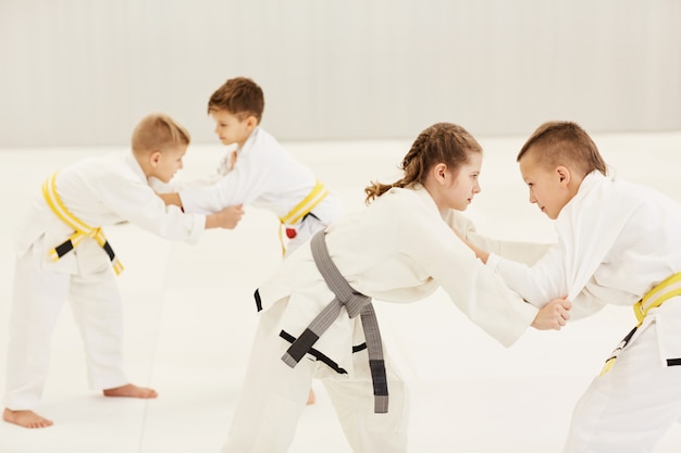 Photo children training during karate lesson