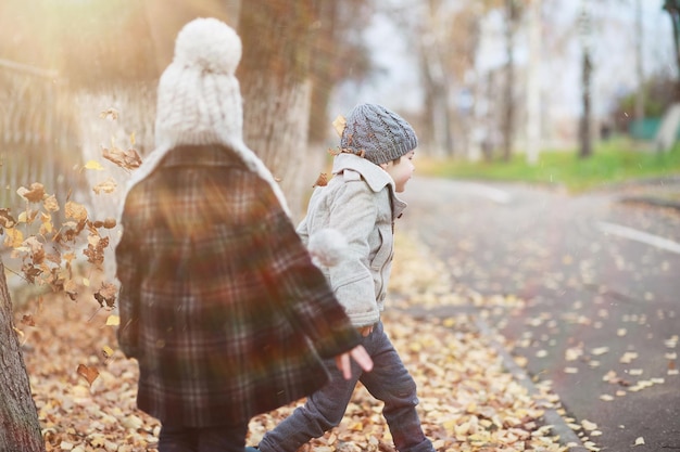 Children walk in the autumn park