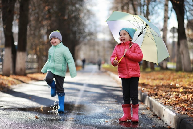 Children walk in the autumn park