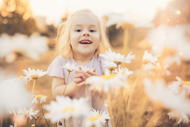 Photo children walk in the summer in nature child on a sunny spring morning in park traveling with children