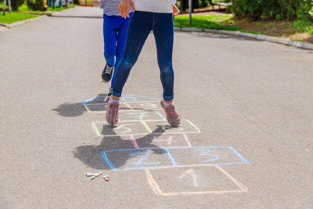 古典的な選択的な焦点の子供での子供のゲーム