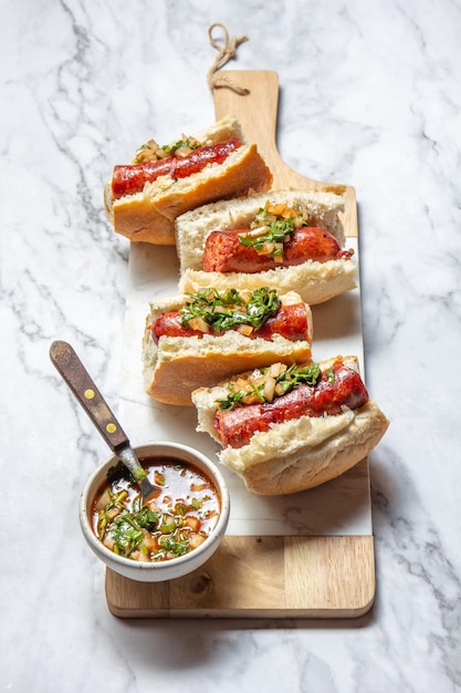 Photo chilean and argentinian food traditional choripan with spicy pebre chorizo sandwich with chorizo