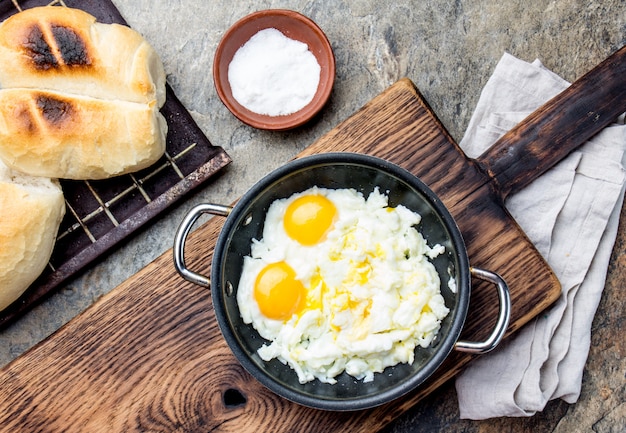 Chileens roerei en brood