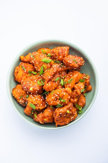 Chilli chicken dry is een populair Indo-Chinees kipgerecht van Hakka Chinees erfgoed