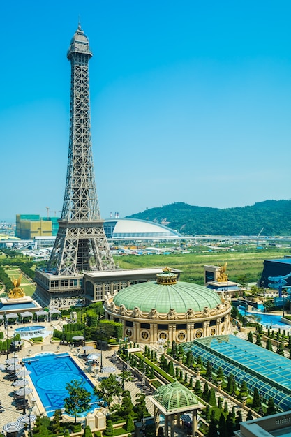 写真 中国、マカオ -  2020年9月10日 - 美しいパリのホテルとエッフェル塔のランドマーク
