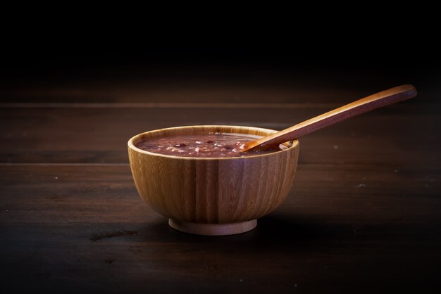 Chinees eten. De heerlijke acht schattenpap staat op tafel