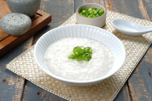 Chinees eten, rijstepap of congee, heerlijk traditioneel Chinees ontbijt