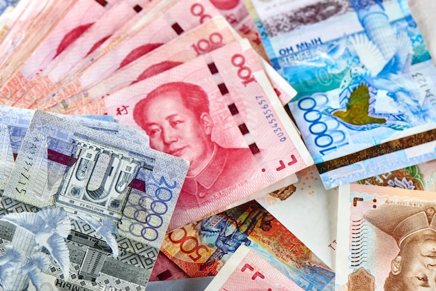 Chinees geld Yuan en Kazachse tenge.