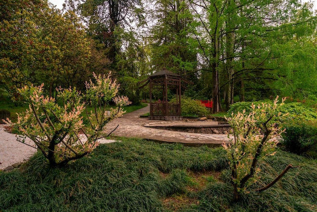 Chinese binnenplaats en tuinhuisje in het Bovenste Park van het Sochi Arboretum Sochi Krasnodar Krai Rusland