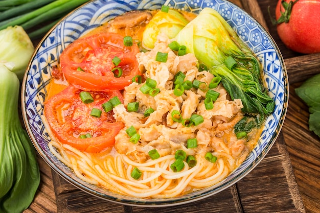 Photo chinese cuisine a bowl of fat beef noodles