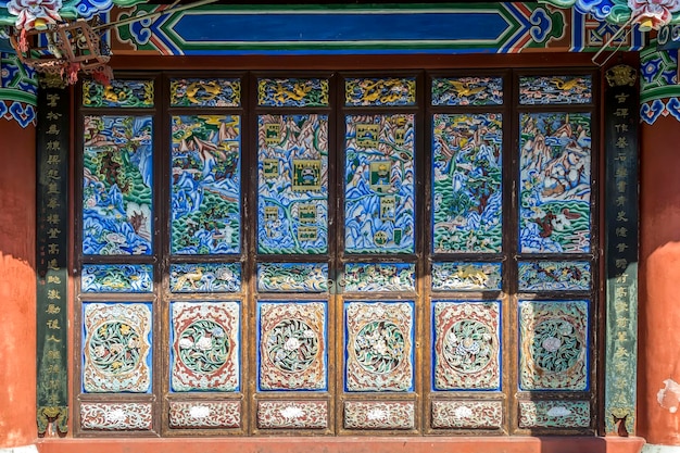 Chinese deuren en ramen en etnische patronen