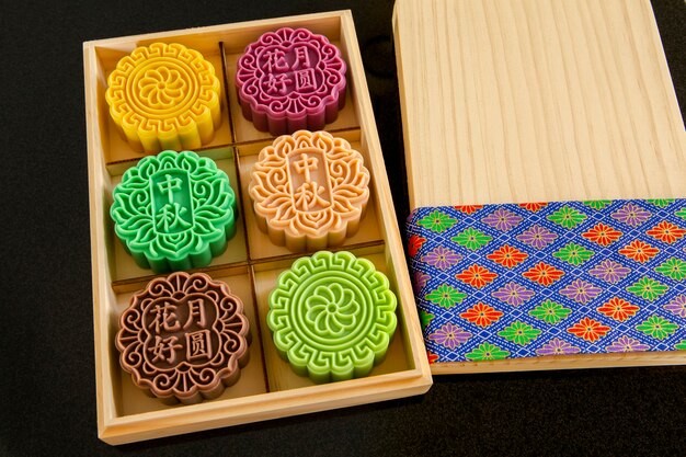 Chinese festival, family reunion Mid-Autumn Festival, moon cake-shaped soap gift box