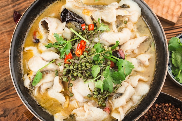 Cibo cinese: delizioso pesce in salamoia