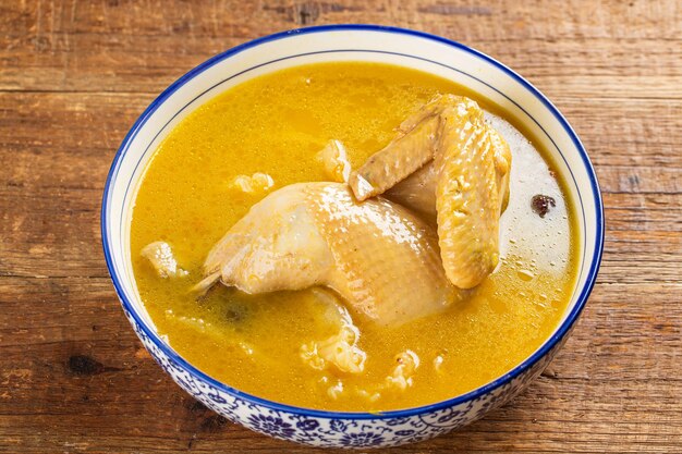 Foto cibo cinese zuppa di pollo con gelatina di pesce