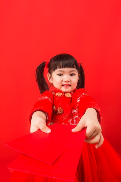 Photo a chinese girl welcomes the spring festival