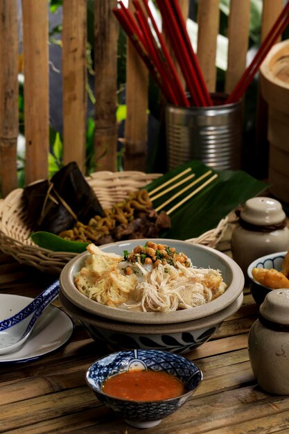 Chinese Kippenpap of Bubur Ayam als Ontbijt