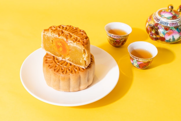 Torta di luna cinese durian e sapore di tuorlo d'uovo per il mid-autumn festival