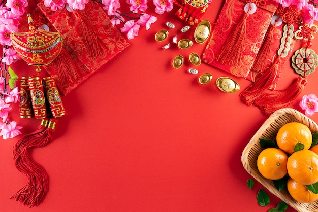 Китайский новый год фестиваль украшений на красном фоне.