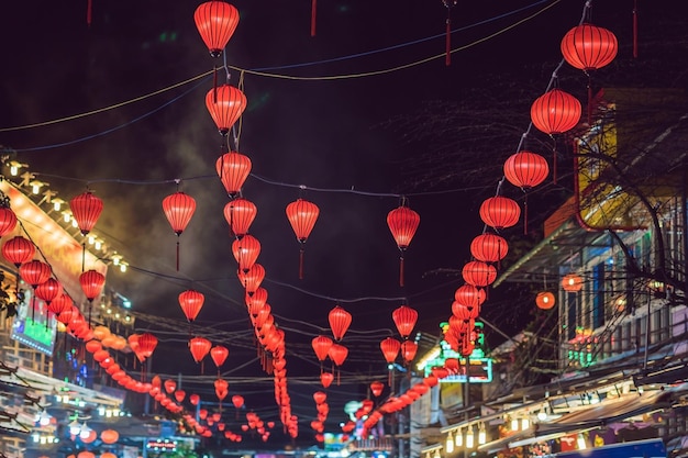 Китайские новогодние фонарики в китайском городе