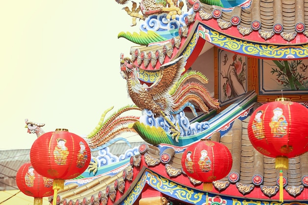 Photo chinese phoenix on temple roof