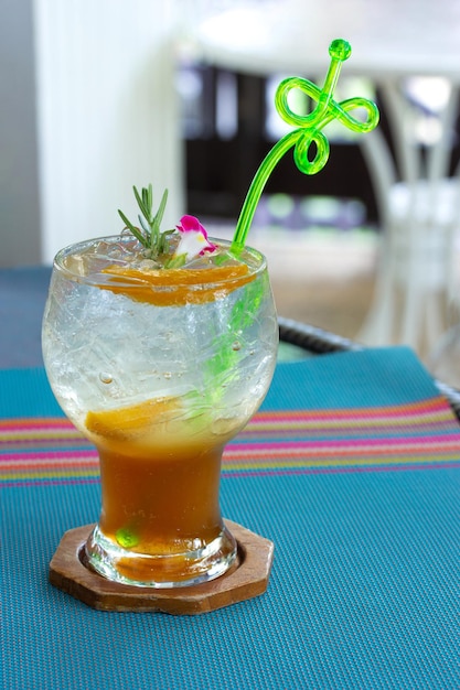 Photo chinese plum juice with ice soda mixed on table in restaurant