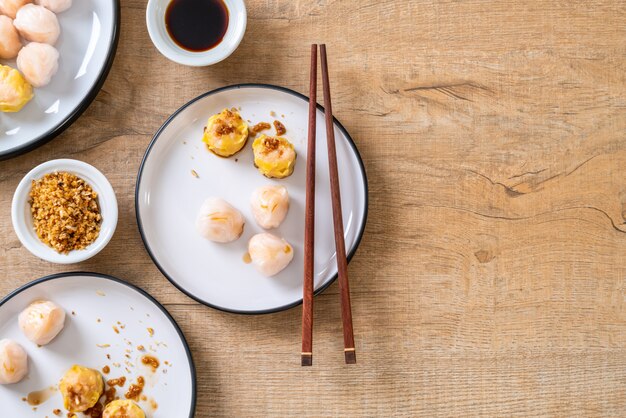 chinese shrimp steamed dumpling 